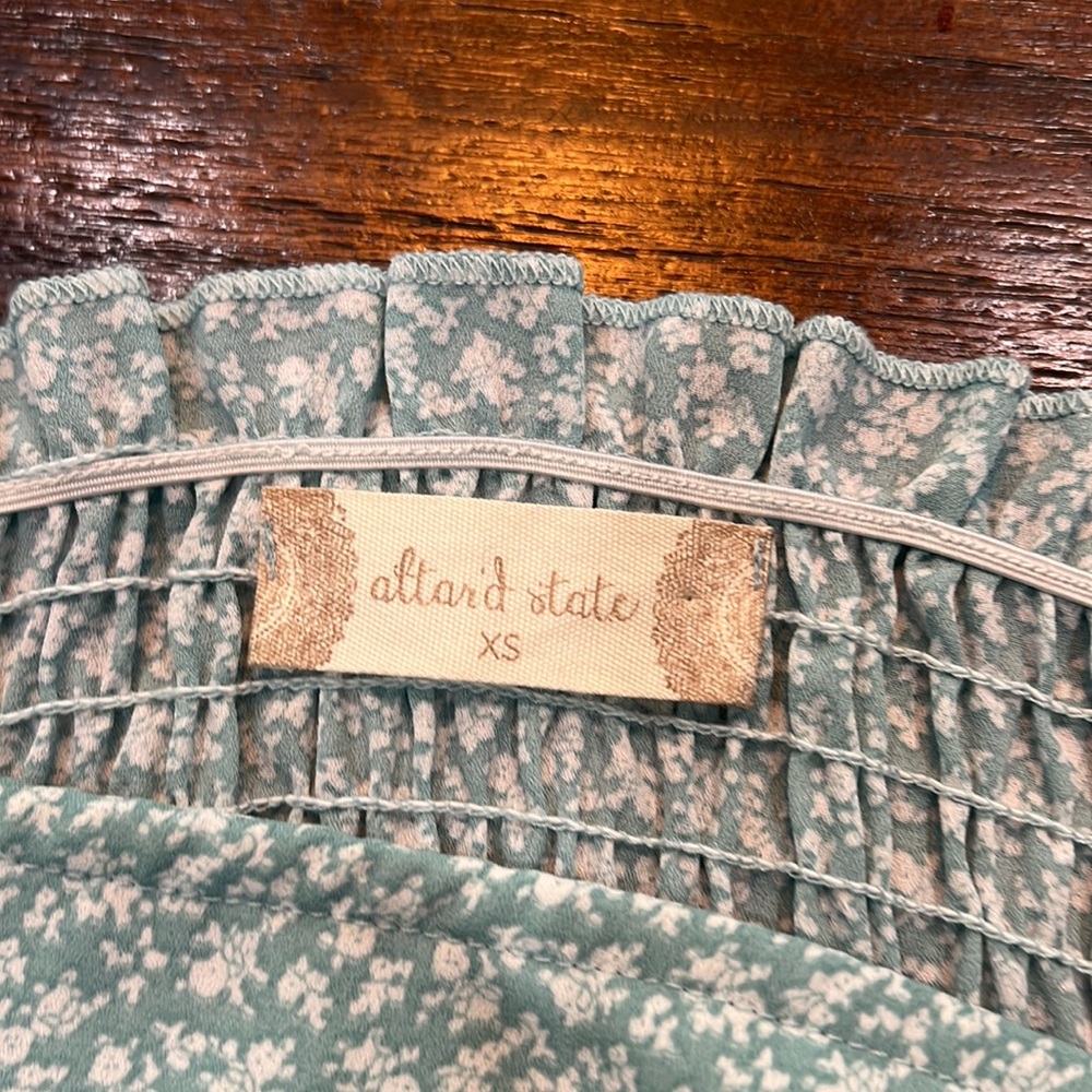 ✨🩵Altar’d State Floral Ruffle Cropped Blouse! Sooo Cute! XS 🩵✨ - Picture 3 of 6